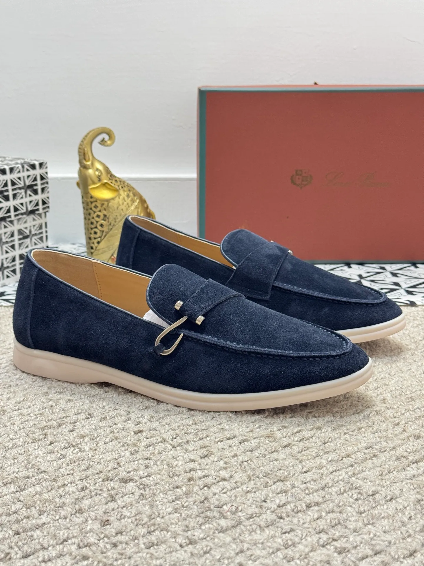 Men's men's shoes 💰380 [New model] 🍓🍓Loro Piana - LP couple model. The new moccasins are made of water-repellent treated suede uppers with rubber soles, a classic. The complex craftsmanship and meticulous structure make the shoes light and soft, allowing you to walk comfortably and freely. Perfect for wearing at the beach or out in the water during the summer. Size: 35-44 (45 customized MH)